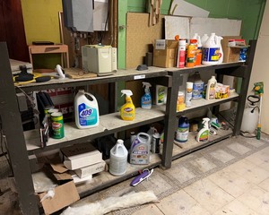 lot 322 image: Shelf Contents (cleaning supplies, etc)