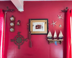 lot 101 image: Nautical Themed Decor