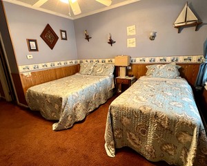 lot 26 image: #26 Beach Room Guest Room