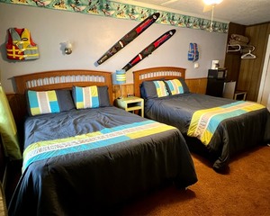 lot 24 image: #24 Water Ski Guest Room