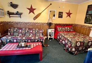 lot 20 image: #20 Lake Lodge Guest Room