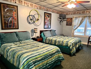lot 17 image: #17 RAGBRAI Guest Room