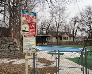 lot 383 image: Pool Safety Sign