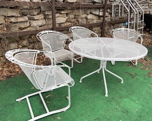 lot 188 image: Metal Patio Furniture Set