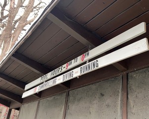 lot 381 image: Pool Signage