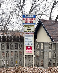 lot 382 image: Pool Signs, No DivingPool Rules
