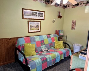 lot 30 image: #30 Golf Room Guest Room Contents