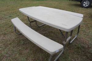 lot 13 image: Suncast Plastic Folding Picnic Table