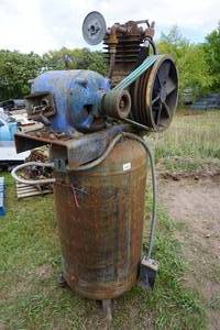 lot 15 image: Vintage Curtis Pneumatic 80 Gallon 2 Stage Air Compressor - 1 Phase