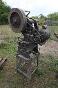 lot 16 image: Vintage Alva Allen BT8 8 Ton 1.5 Stroke Punch Press