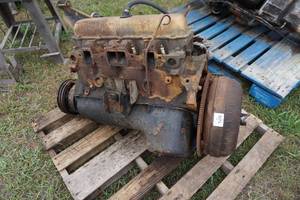 lot 18 image: GM Small Block Motor - 350 ci