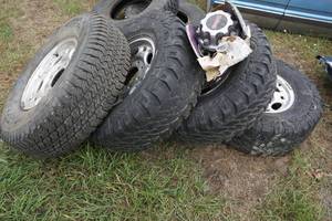 lot 21 image: Set of Rims and Tires - GM 8 Bolt