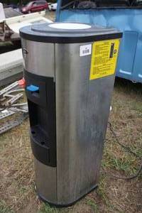 lot 28 image: Oster Water Cooler and Heater