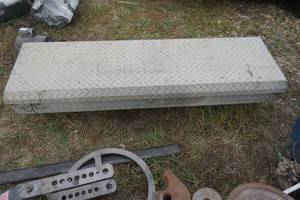 lot 23 image: Diamond Plate Truck Box
