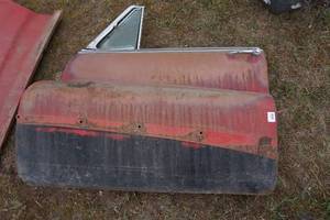 lot 10 image: Driver Door - 1952 Buick