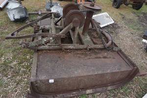 lot 26 image: Large Belt Drive Brush Cutter