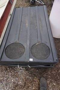 lot 40 image: Clam Type Fish House Base