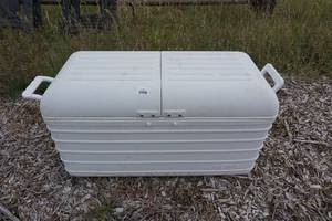 lot 46 image: Large Cooler