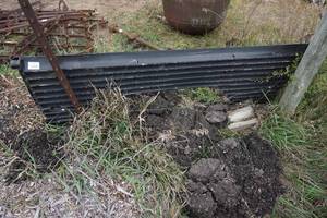 lot 53 image: Louvered Tail Gate - Ford Pickup - For 5th Wheel Hauling