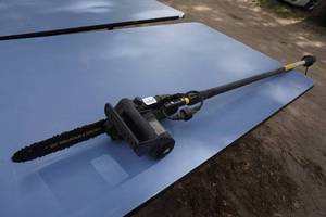 lot 135 image: McCulloch 10 Electric Pole Saw