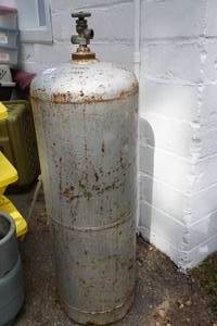 lot 64 image: Large Vertical Propane Tank - 100#