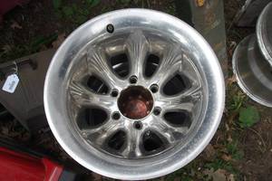 lot 177 image: Set of 4 15 x 10 GM 6-Bolt Aluminum Wheels