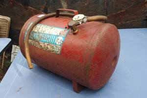 lot 137 image: Midwest Portable Air Tank