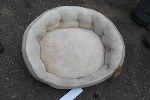 lot 267 image: Canine Creations Dog Bed