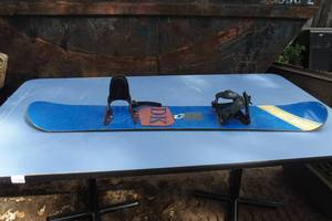 lot 47 image: Next Snowboard - Slim Bindings