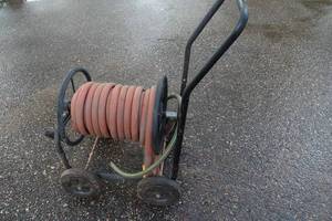 lot 66 image: Heavy Duty Hose Reel Cart with Hose