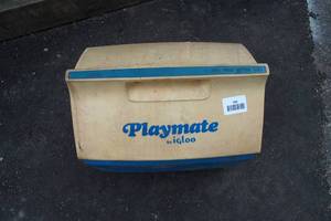lot 183 image: Igloo Playmate Personal Cooler