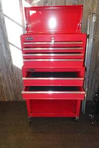 lot 68 image: Homak Rolling Tool Chest with Top Box
