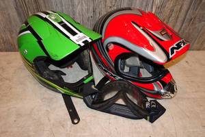 lot 105 image: 2 Motocross Helmets - Goggles - Youth