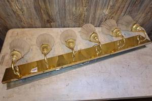 lot 118 image: Brass Finish 6 Light Vanity Fixture