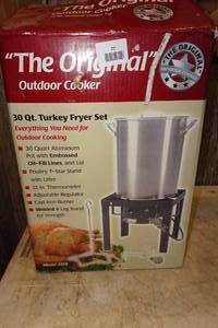lot 77 image: Original Outdoor Cooker - 30 Qt Propane Turkey Fryer Set