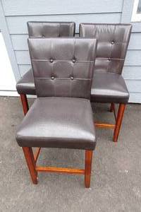 lot 106 image: Bar Height Kitchen Island Chairs