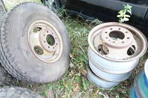 lot 190 image: Dually Tire and Rims - 16