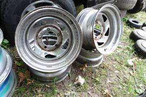 lot 192 image: Set of Steel 5 Bolt 15 x 10 Ford Wheels