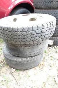lot 201 image: Dually Rims with Tires