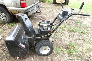 lot 188 image: Murray Blizzard Snowblower - 8HP 27