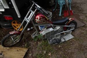 lot 222 image: Razor Electric Chopper Motorcycle