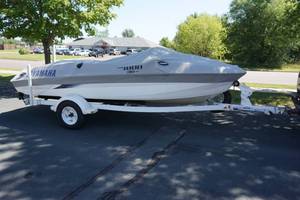 lot 1AE image: 2001 Yamaha XR1800 Limited Edition Twin Engine Jet Boat - 310 HP