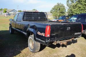 lot 1M image: 1998 Chevrolet Silverado 3500 Crew Cab Pickup - 454 ci