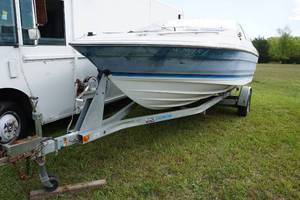 lot 1AF image: Bayliner Capri Boat - 5.0L Inboard with Only About 2 Hours of Use