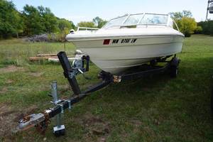 lot 1AG image: 1984 SeaRay Seville 16 Boat