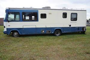 lot 1E image: 1991 Gulf Stream Motorhome - 7.5L Gas V8