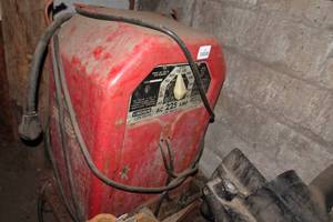 lot 149 image: Vintage Lincoln AC 225 Amp Arc Welder