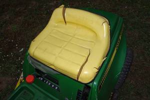 lot 227 image: Vintage John Deere S82 Riding Mower
