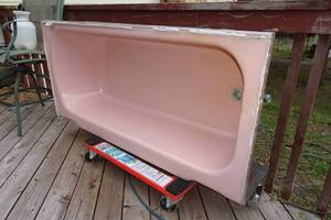 lot 230 image: Cast Iron Bath Tub - 60 x 29