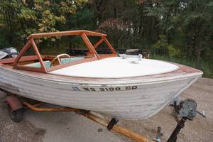 lot 22I image: 1961 Cruisers Inc Seafarer 202 16 Ft Mahogany Lapstrake Boat with Trailer - 75HP Evinrude